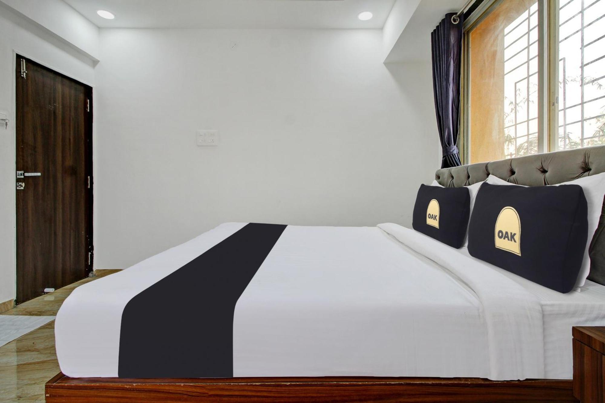 Super Townhouse Koregaon Park Formerly Red Velvet Hotel 4*