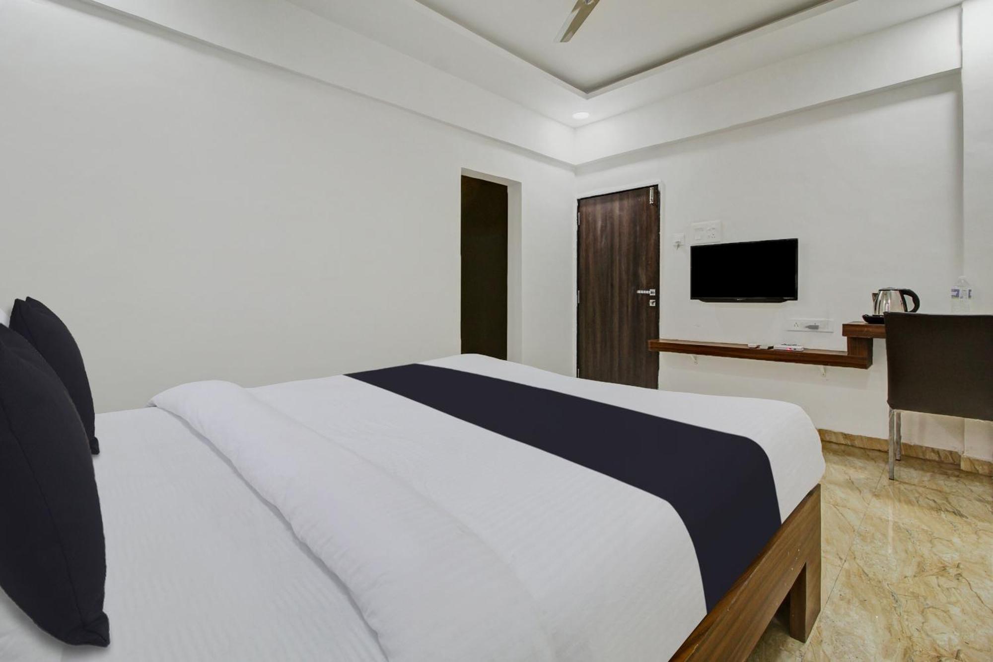 Super Townhouse Koregaon Park Formerly Red Velvet Hotel Pune