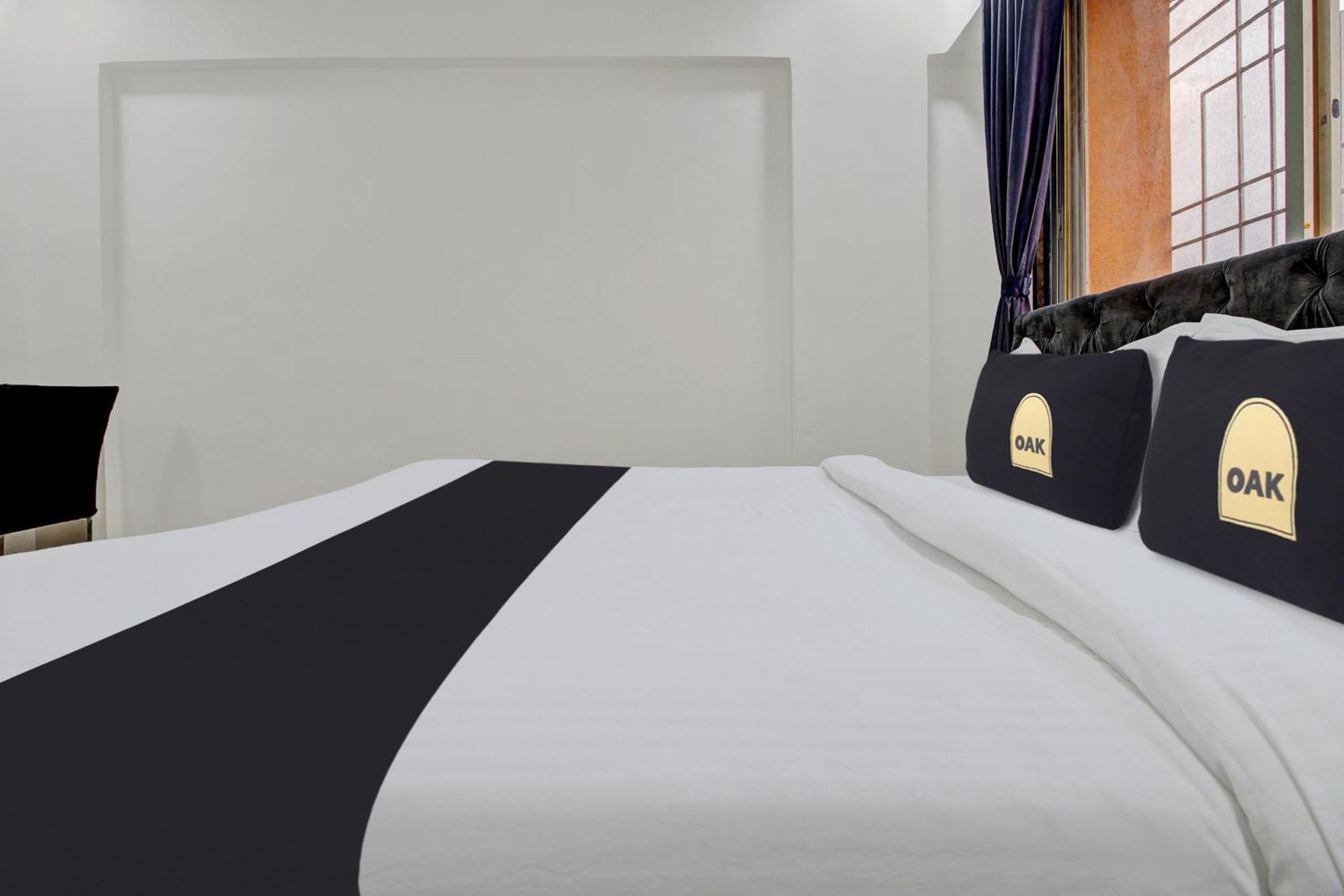 Hotel Super Townhouse Koregaon Park Formerly Red Velvet 4*