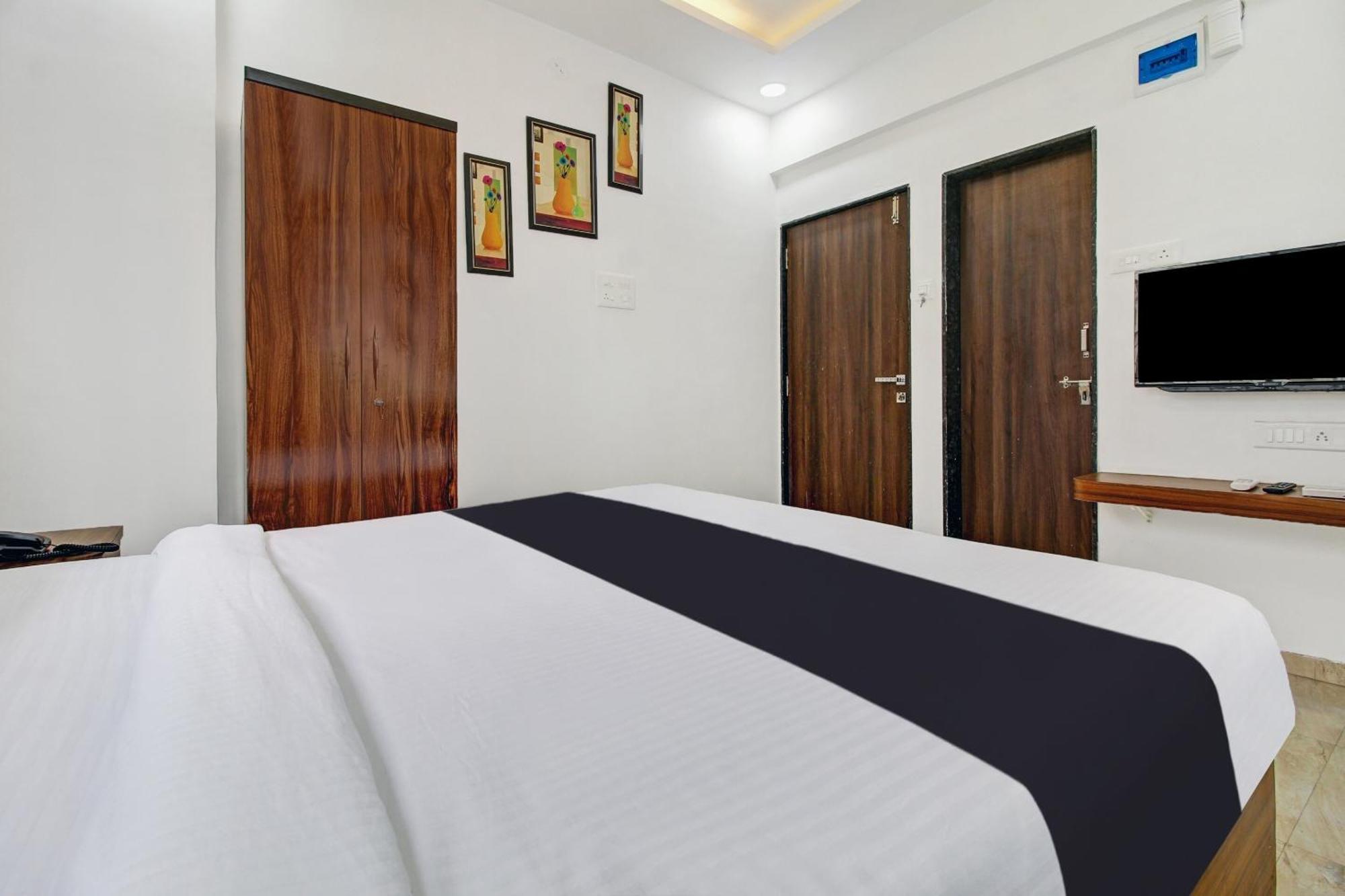 Super Townhouse Koregaon Park Formerly Red Velvet 4* Pune